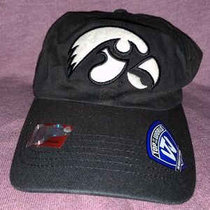 🐦🏟️ University of Iowa Hawkeyes Relaxed Fit Hat 🏟️🐦⚫️🟡